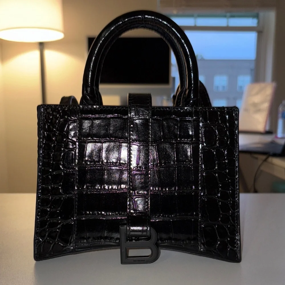 BALENCIAGA🖤✔️ CROC HOURGLASS CROSSBODY LIKE NEW MAKE OFFERS - Picture 1 of 3